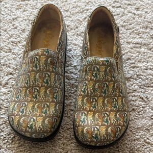 Algeria Comfort Colorful Patterned Slip-On Shoes Size 38 / 7.5